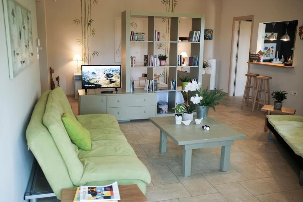 Apartment With Garden In Thessaloniki. Exteriér fotografie